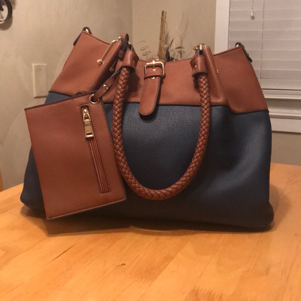 Black Rivet Wilson’s Leather Purse